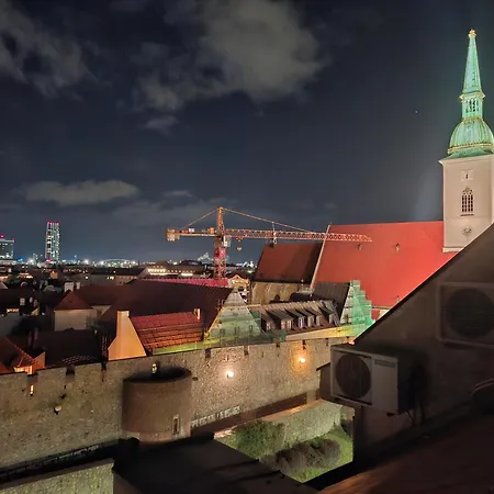 Dream View Apartment Under The Castle