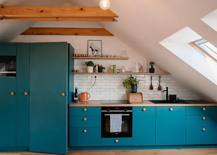 Dream View Under The Castle *